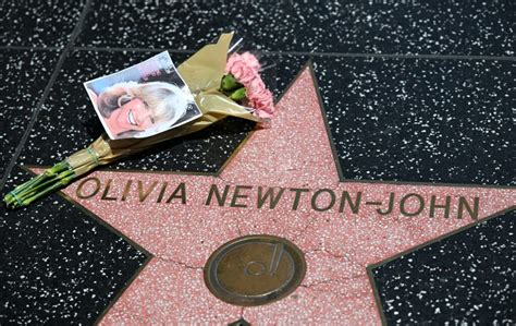olivia newton john overleden.